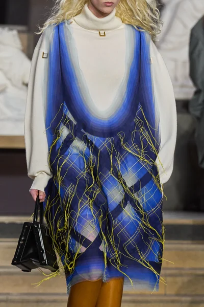 Look 75